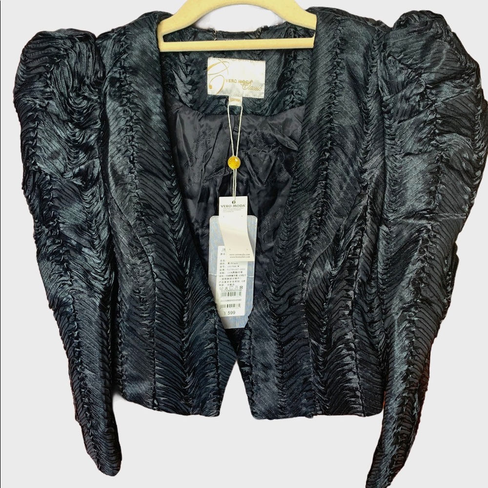 Gothic cropped jacket 🧛🏼 by Vero Moda